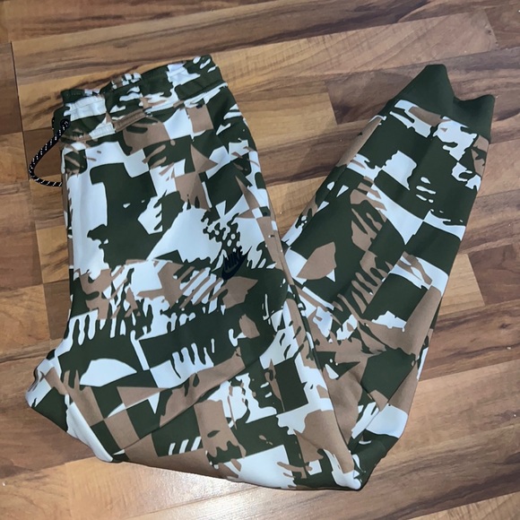 Nike Sweatpants Nike Camo Jogger New Nike Tech Fleece Camo Joggers